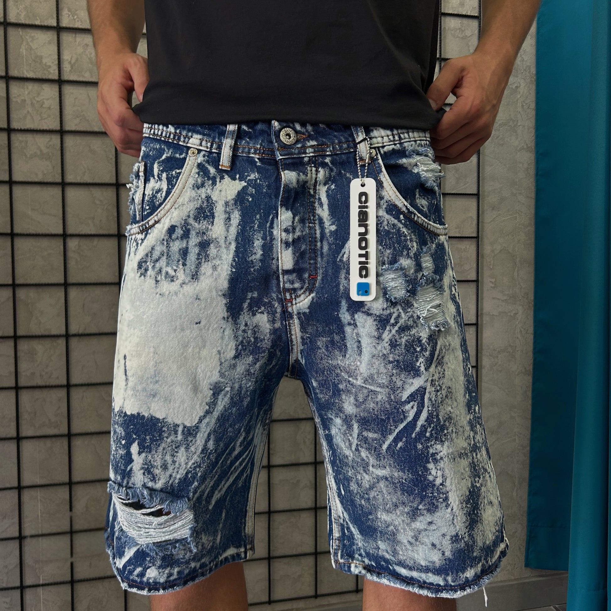 Shorts spin blue