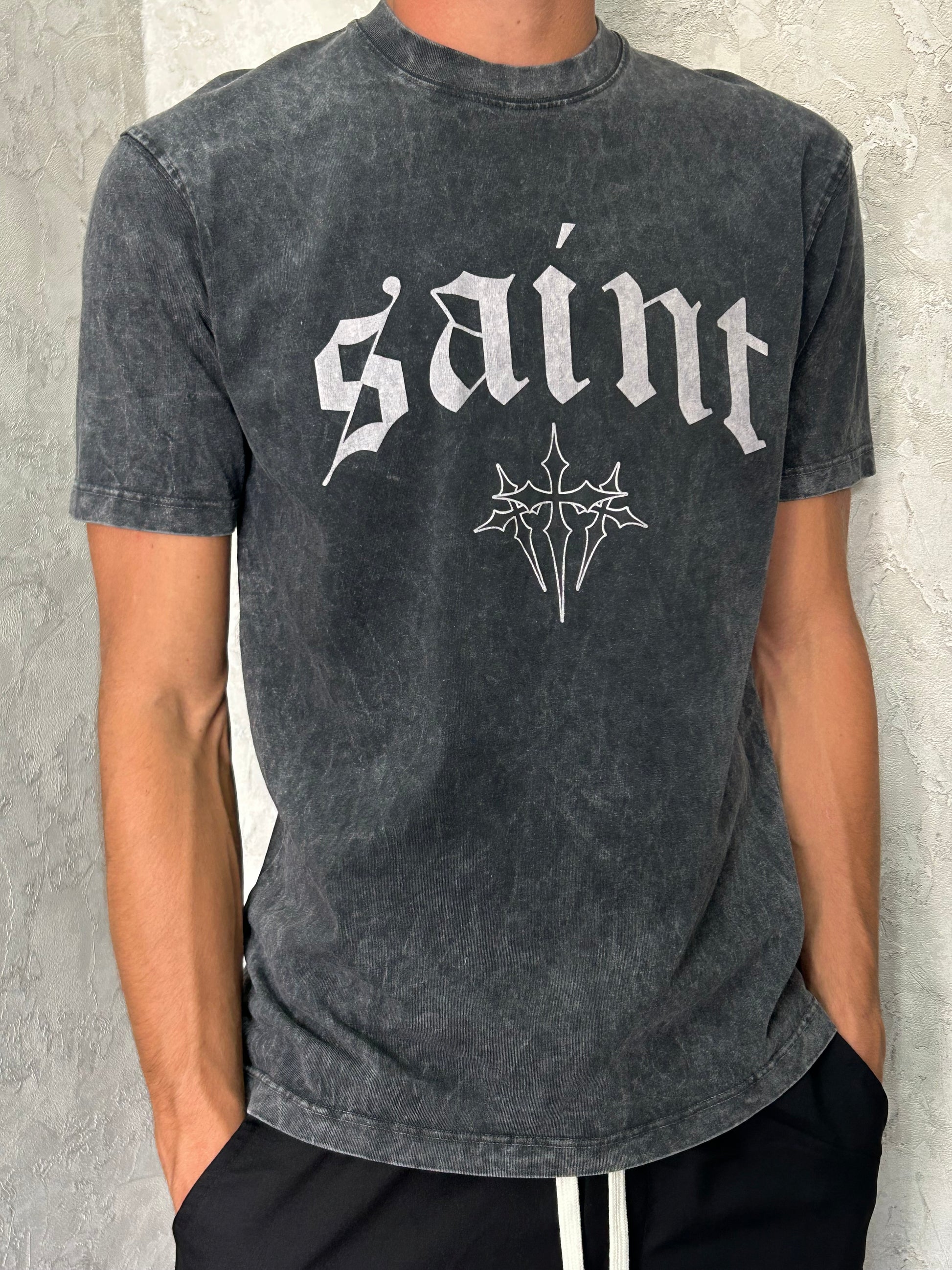 T-shirt saint