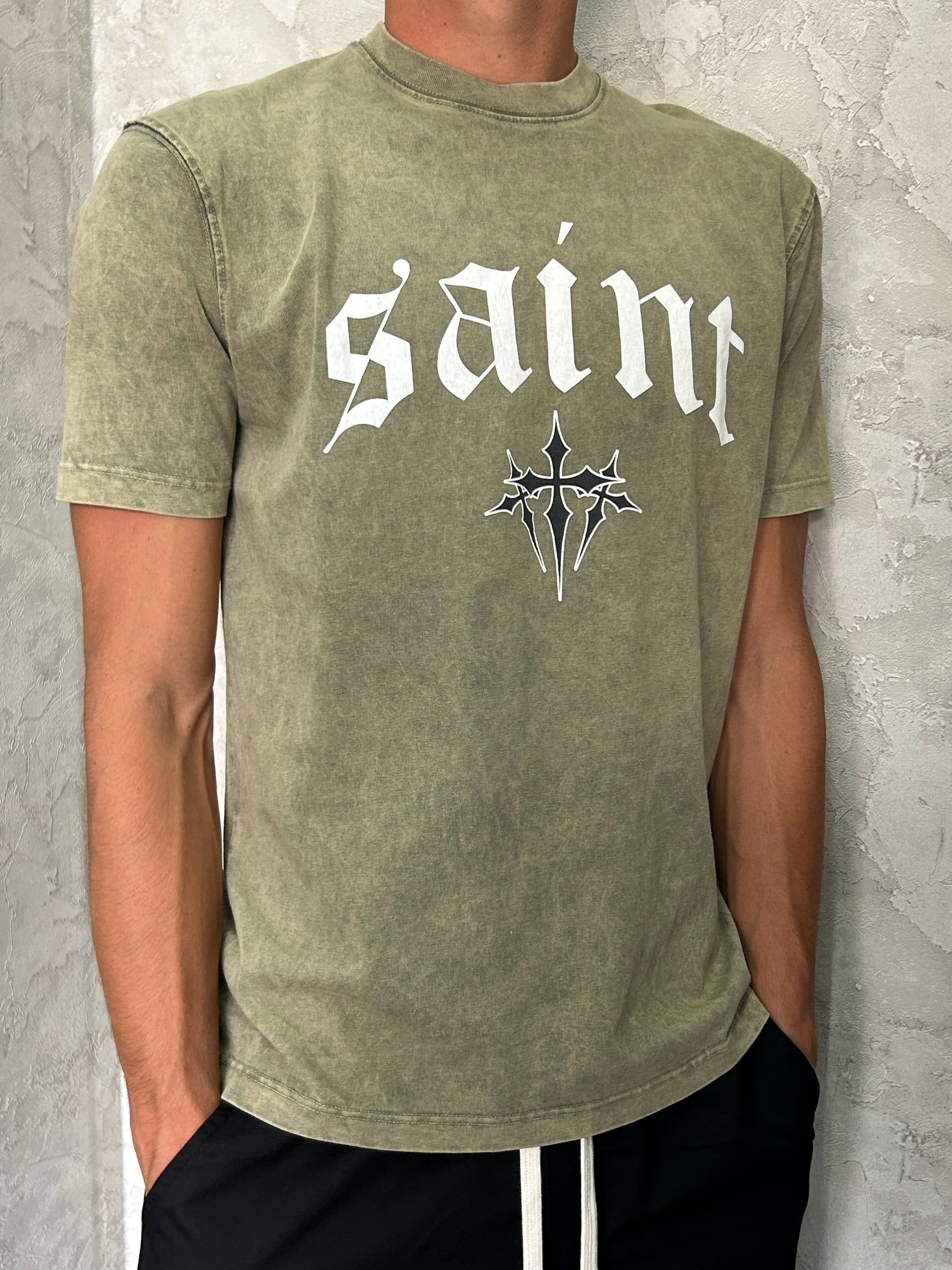 T-shirt saint